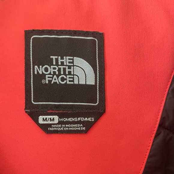 The North Face Women’s Peach/Pink Insulated Winter Jacket. Size medium - Picture 7 of 9